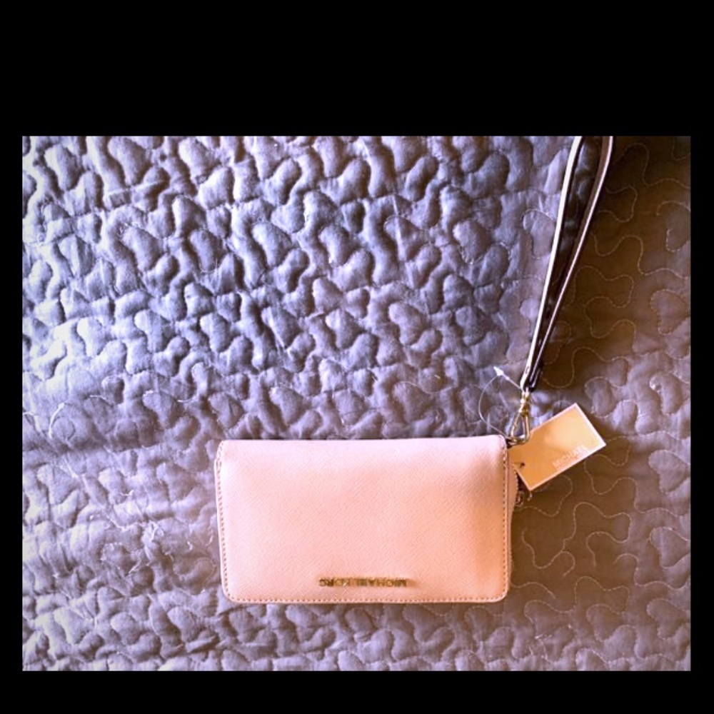 Michael Kors bag with wristlet and accessory